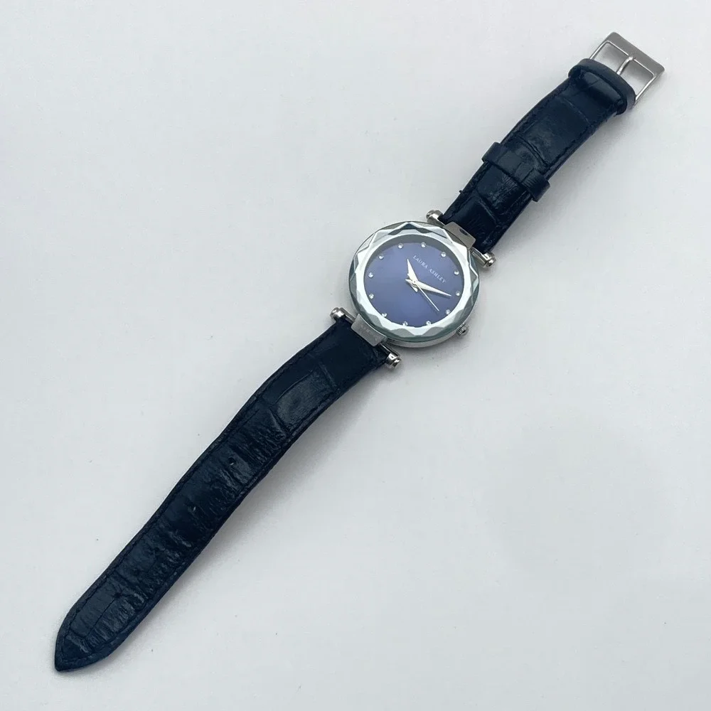 Laura Ashley Women's Watch 33mm Silver Tone Faceted Crystal New Battery 8.5